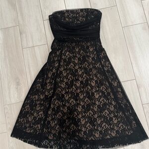 Elegant Black Lace Strapless Dress
Jeffrey and Dara